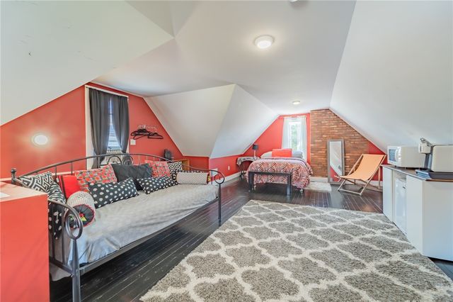 102 Secane Ave, Mt Washington, PA 15211