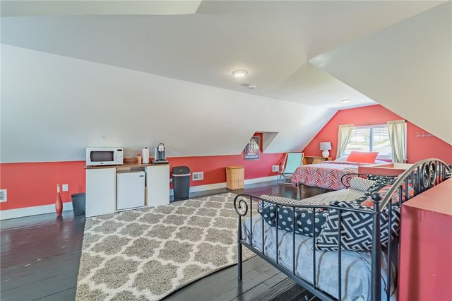 102 Secane Ave, Mt Washington, PA 15211