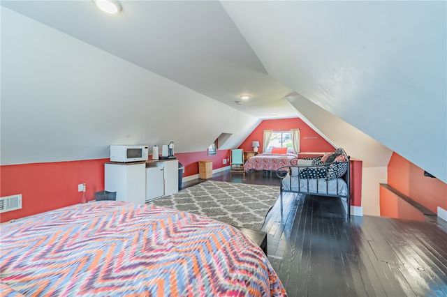 102 Secane Ave, Mt Washington, PA 15211