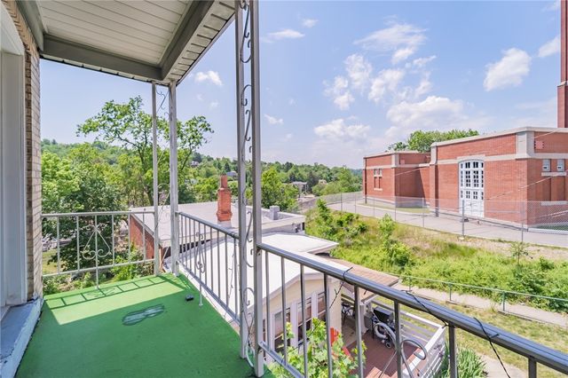 102 Secane Ave, Mt Washington, PA 15211