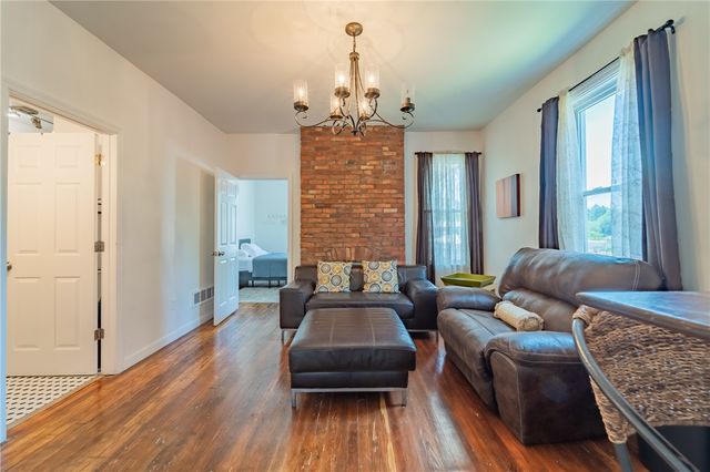 102 Secane Ave, Mt Washington, PA 15211