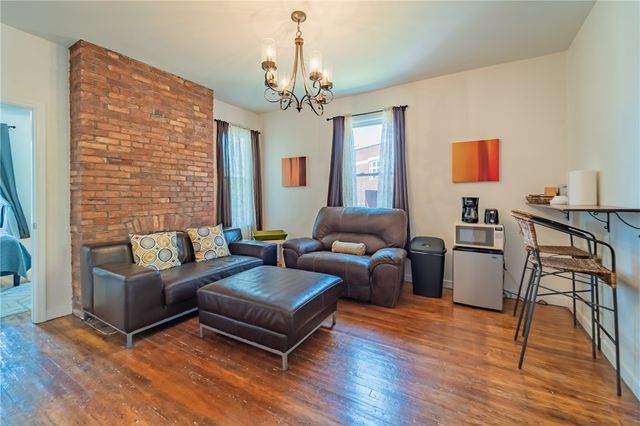 102 Secane Ave, Mt Washington, PA 15211