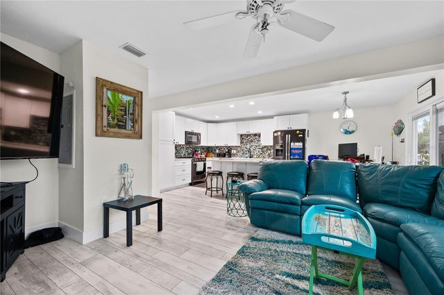 30 SE VALARE LANE 102B, Crystal River, FL 34429