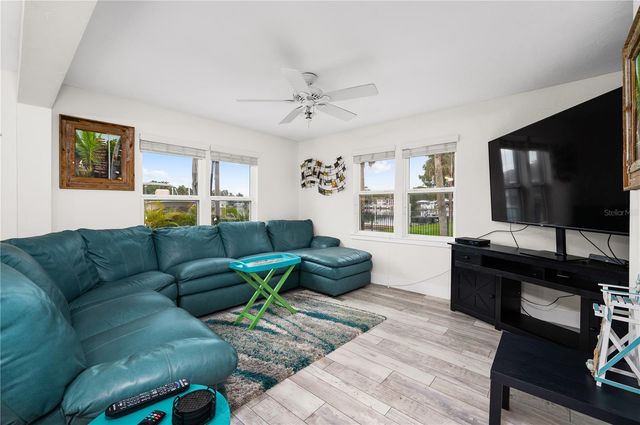 30 SE VALARE LANE 102B, Crystal River, FL 34429