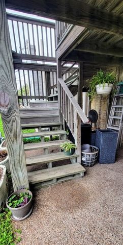 416 S Austin St, Rockport, TX 78382