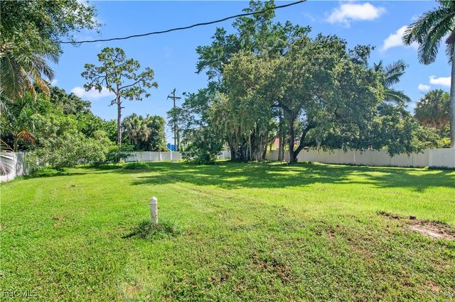 52 W North Shore AVE, North Fort Myers, FL 33903