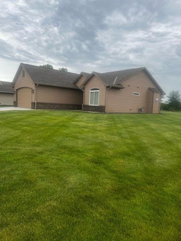 4426 Niblick Dr, Winfield, KS 67156