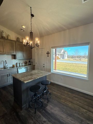 4426 Niblick Dr, Winfield, KS 67156