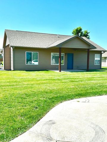4426 Niblick Dr, Winfield, KS 67156