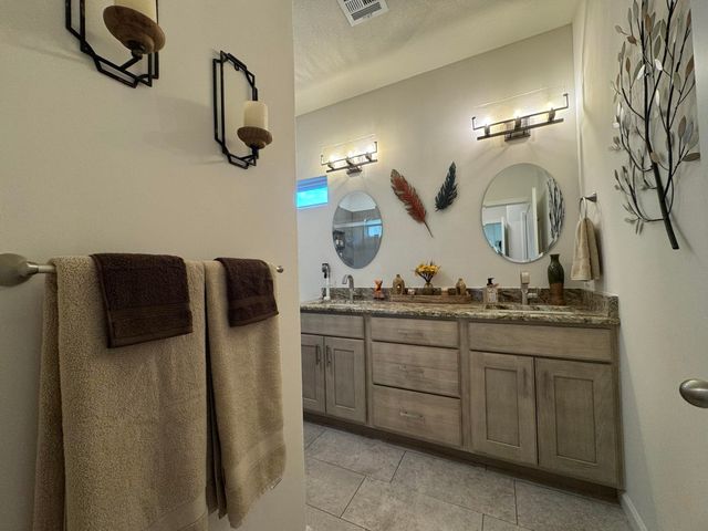 4426 Niblick Dr, Winfield, KS 67156