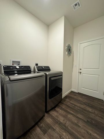 4426 Niblick Dr, Winfield, KS 67156