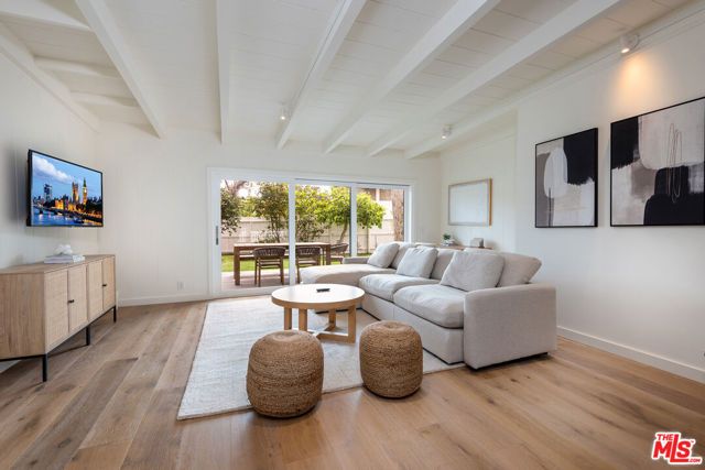 527 S Bentley Avenue, Los Angeles, CA 90049