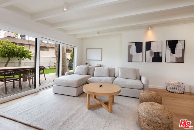 527 S Bentley Avenue, Los Angeles, CA 90049