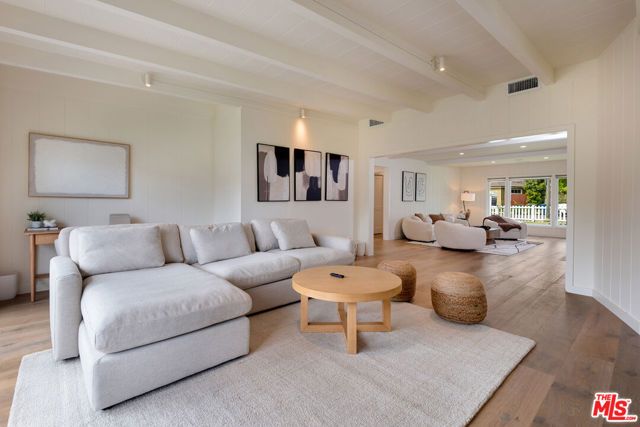 527 S Bentley Avenue, Los Angeles, CA 90049