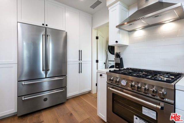 527 S Bentley Avenue, Los Angeles, CA 90049