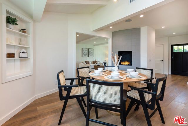 527 S Bentley Avenue, Los Angeles, CA 90049