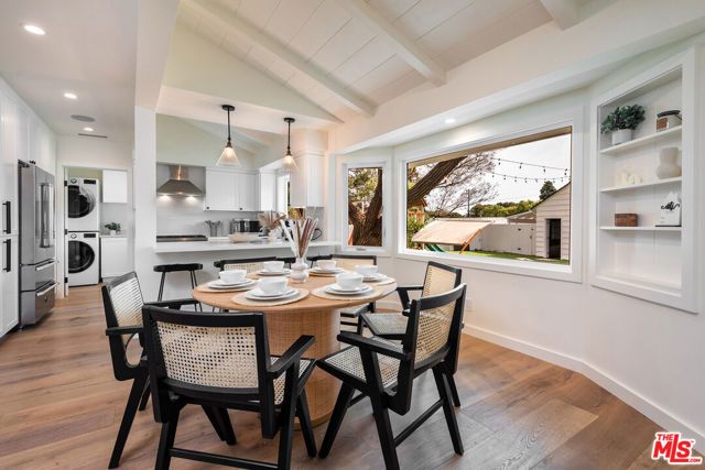 527 S Bentley Avenue, Los Angeles, CA 90049