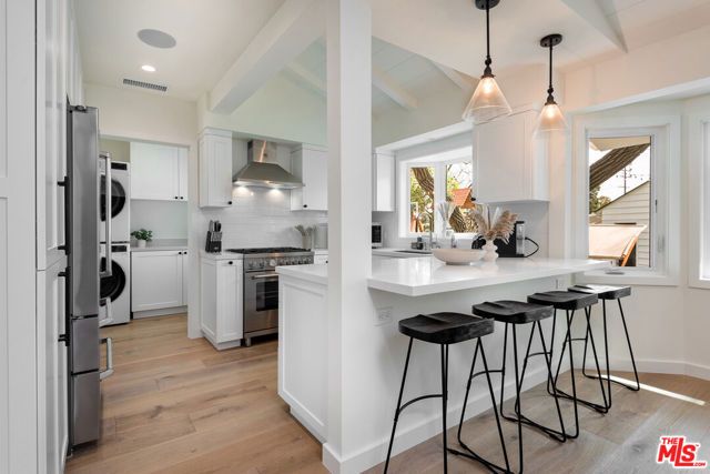 527 S Bentley Avenue, Los Angeles, CA 90049