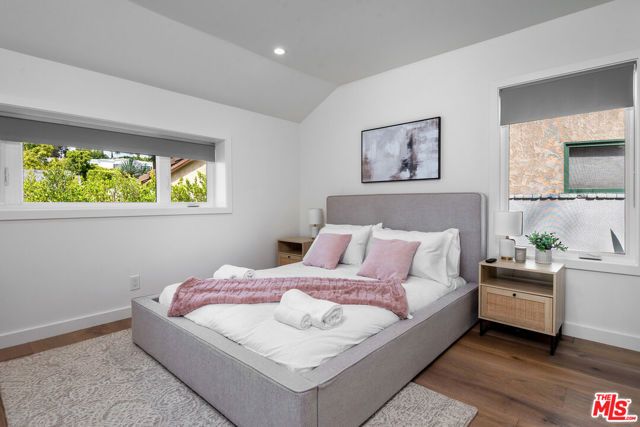 527 S Bentley Avenue, Los Angeles, CA 90049