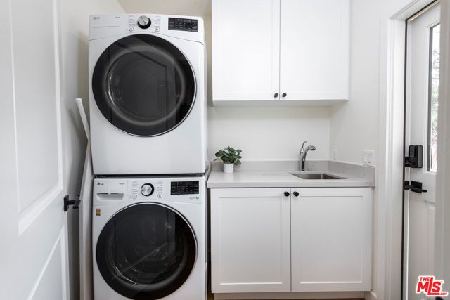 527 S Bentley Avenue, Los Angeles, CA 90049