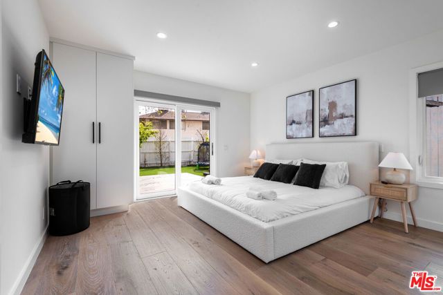 527 S Bentley Avenue, Los Angeles, CA 90049