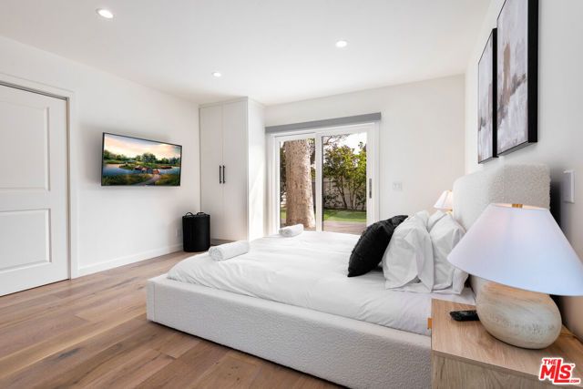 527 S Bentley Avenue, Los Angeles, CA 90049