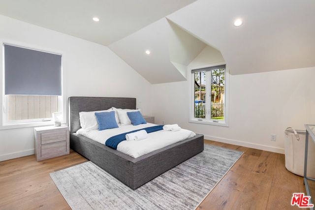 527 S Bentley Avenue, Los Angeles, CA 90049