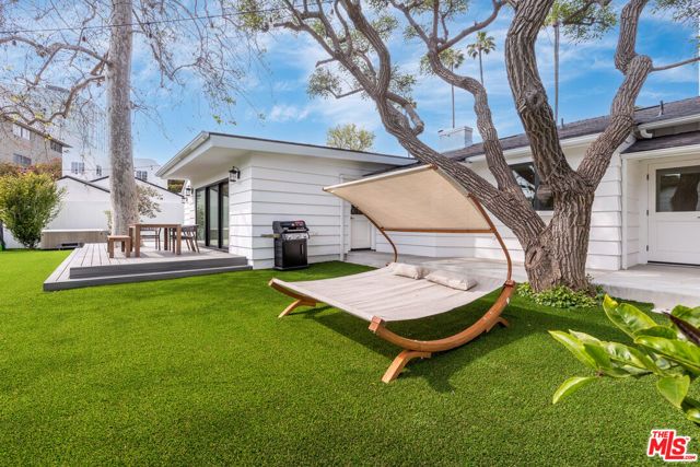 527 S Bentley Avenue, Los Angeles, CA 90049