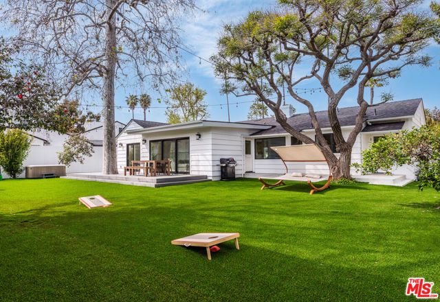 527 S Bentley Avenue, Los Angeles, CA 90049