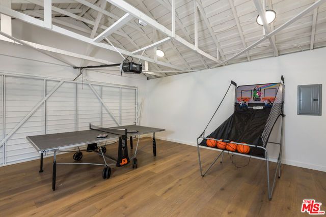 527 S Bentley Avenue, Los Angeles, CA 90049