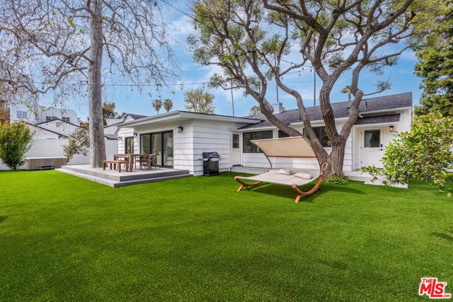 527 S Bentley Avenue, Los Angeles, CA 90049