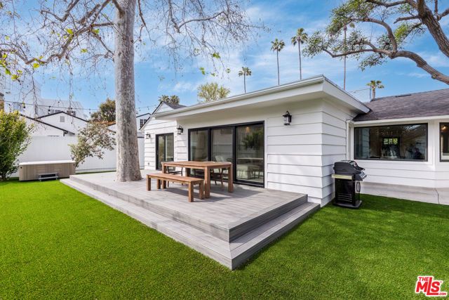 527 S Bentley Avenue, Los Angeles, CA 90049