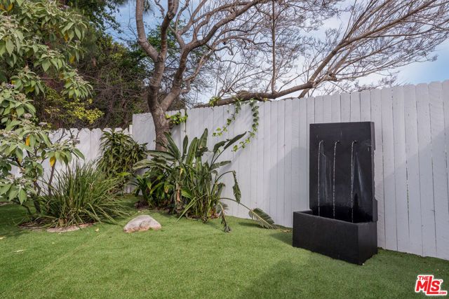 527 S Bentley Avenue, Los Angeles, CA 90049