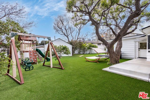 527 S Bentley Avenue, Los Angeles, CA 90049