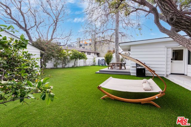 527 S Bentley Avenue, Los Angeles, CA 90049