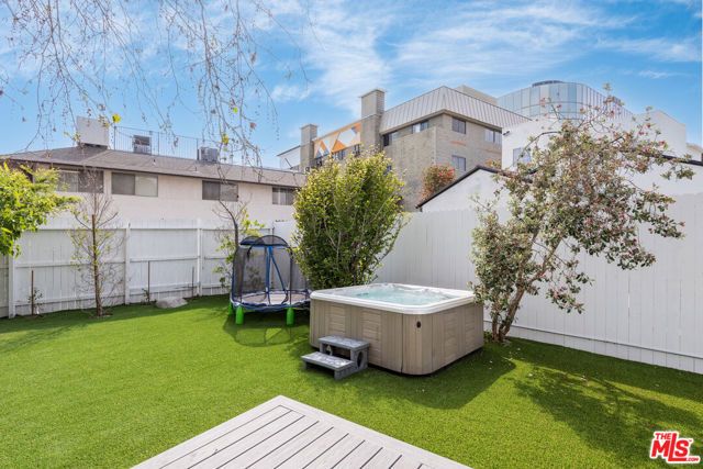 527 S Bentley Avenue, Los Angeles, CA 90049