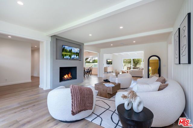 527 S Bentley Avenue, Los Angeles, CA 90049