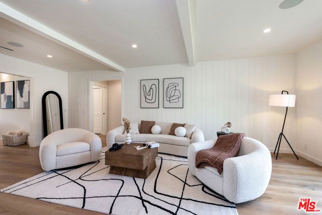 527 S Bentley Avenue, Los Angeles, CA 90049