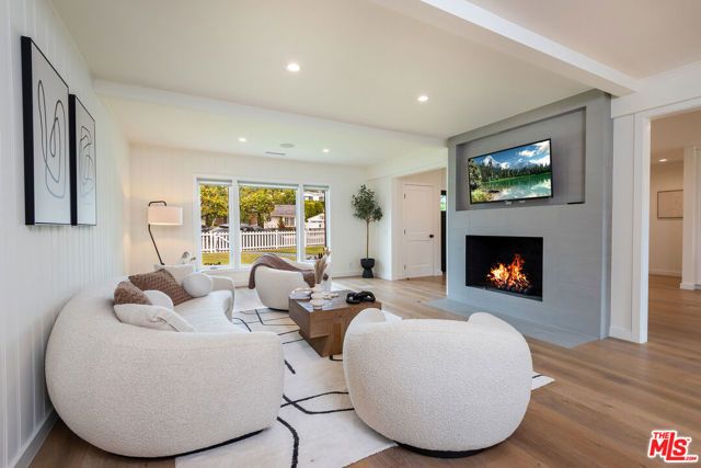 527 S Bentley Avenue, Los Angeles, CA 90049