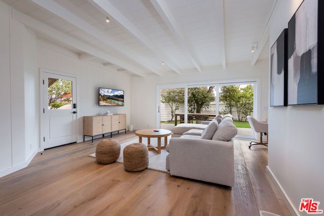 527 S Bentley Avenue, Los Angeles, CA 90049