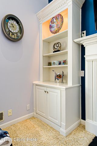 7709 Hall Farm Dr, Louisville, KY 40291