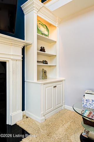 7709 Hall Farm Dr, Louisville, KY 40291