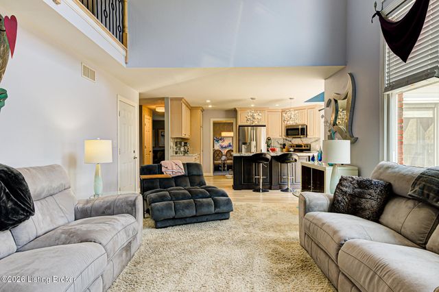 7709 Hall Farm Dr, Louisville, KY 40291