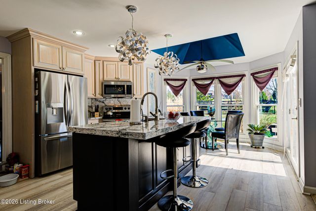 7709 Hall Farm Dr, Louisville, KY 40291