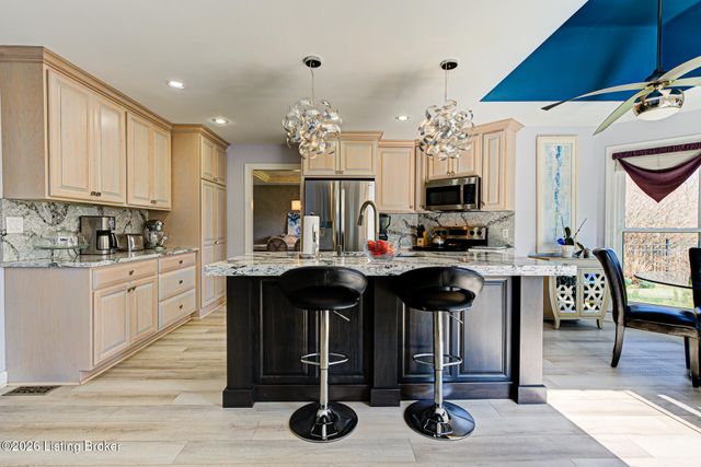 7709 Hall Farm Dr, Louisville, KY 40291