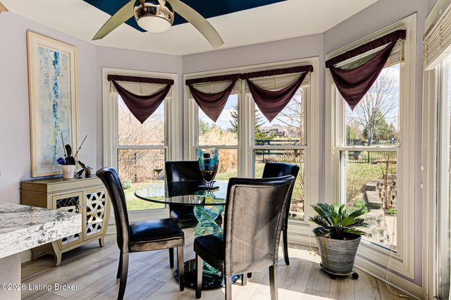 7709 Hall Farm Dr, Louisville, KY 40291