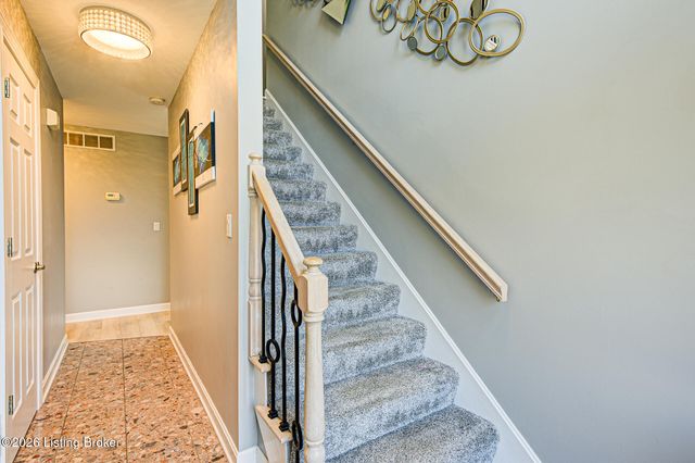 7709 Hall Farm Dr, Louisville, KY 40291