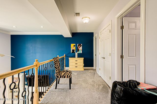 7709 Hall Farm Dr, Louisville, KY 40291