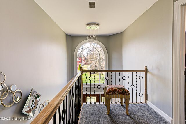 7709 Hall Farm Dr, Louisville, KY 40291