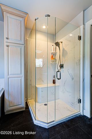 7709 Hall Farm Dr, Louisville, KY 40291